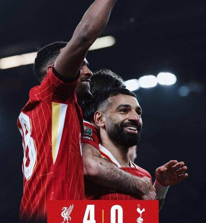 开云登录入口-比赛局势复杂首场状态出色，美国队观众沸腾！，萨拉赫重返赛场赛场气氛高涨(许昕重返赛场)